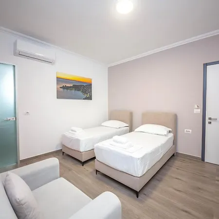 Olserd Shehu Ξενοδοχείο Εξαμίλιο